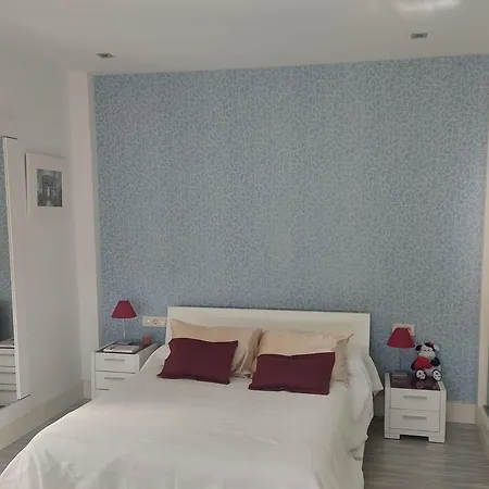 28 De Julio Con Piscina En Feriehus *